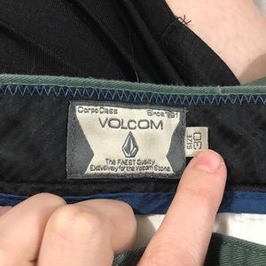 30W men’s Volcom Khaki style shorts